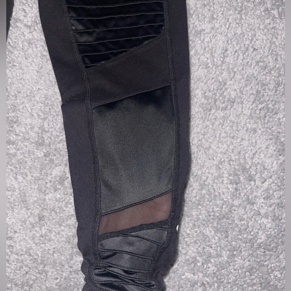 Alo Yoga Women's Moto High Waist Leggings Size XSmall Black/Glossy Black - Picture 3 of 6